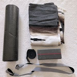 Yoga set! Including a yoga mat strap, block, strap, foam roller and yoga blanket